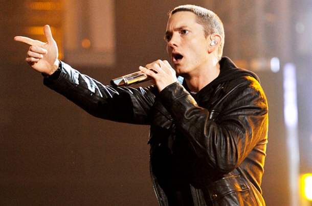 Eminem : Love The Way You Lie, single le plus vendu (+ video concert avec Lil Wayne)