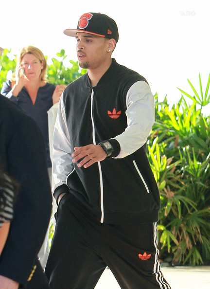 Chris Brown vole le portable d'une de ses fans