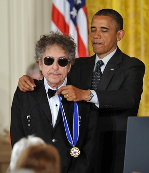 Bob Dylan décoré de la médaille de la liberté par Obama
