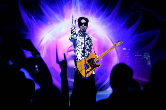 Prince : son concert sous la Tour Eiffel refusé par la ville de Paris