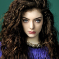 Lorde devient la plus jeune artiste à être N°1 des charts en 26 ans