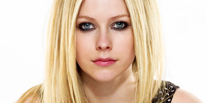 Avril Lavigne chantera Girlfriend en français