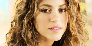 Shakira s'entoure de Pharrell et Wyclef Jean